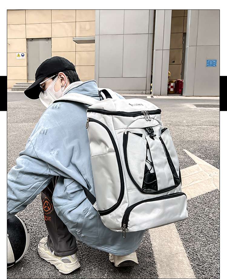 パソコンリュック スポーティ多機能バックパック