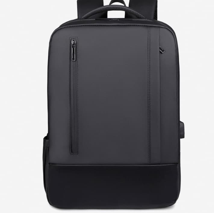 通勤をスマートにする薄型ビジネスリュック