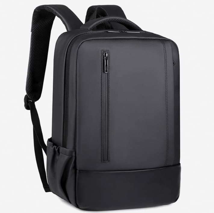 通勤をスマートにする薄型ビジネスリュック