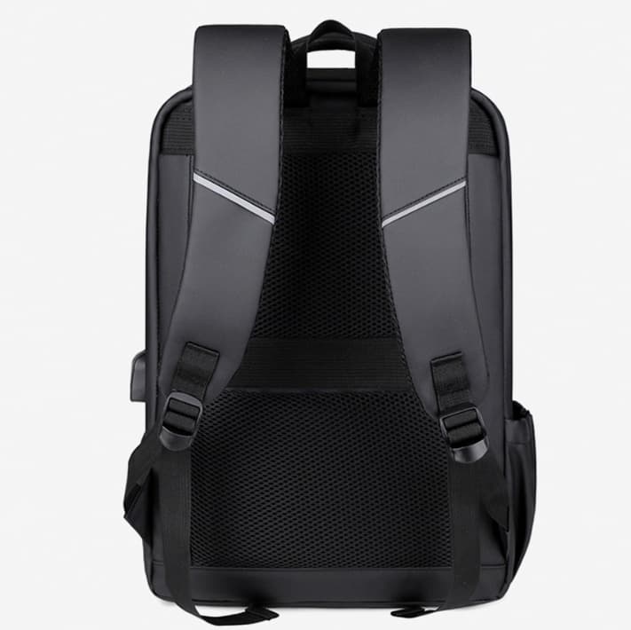 通勤をスマートにする薄型ビジネスリュック