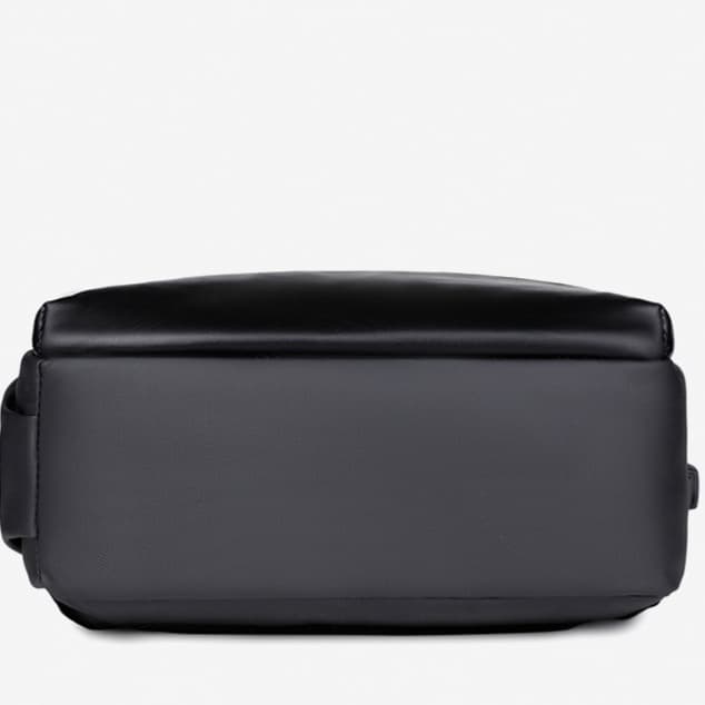 通勤をスマートにする薄型ビジネスリュック