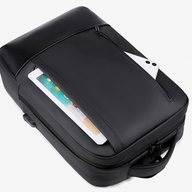 通勤をスマートにする薄型ビジネスリュック