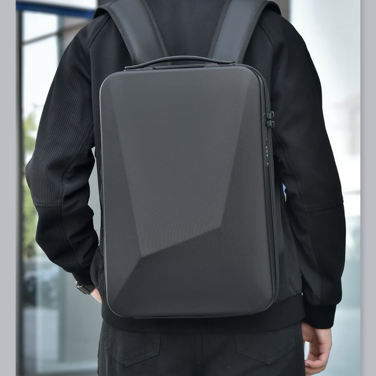 パソコンリュック 都会派スマートバックパック
