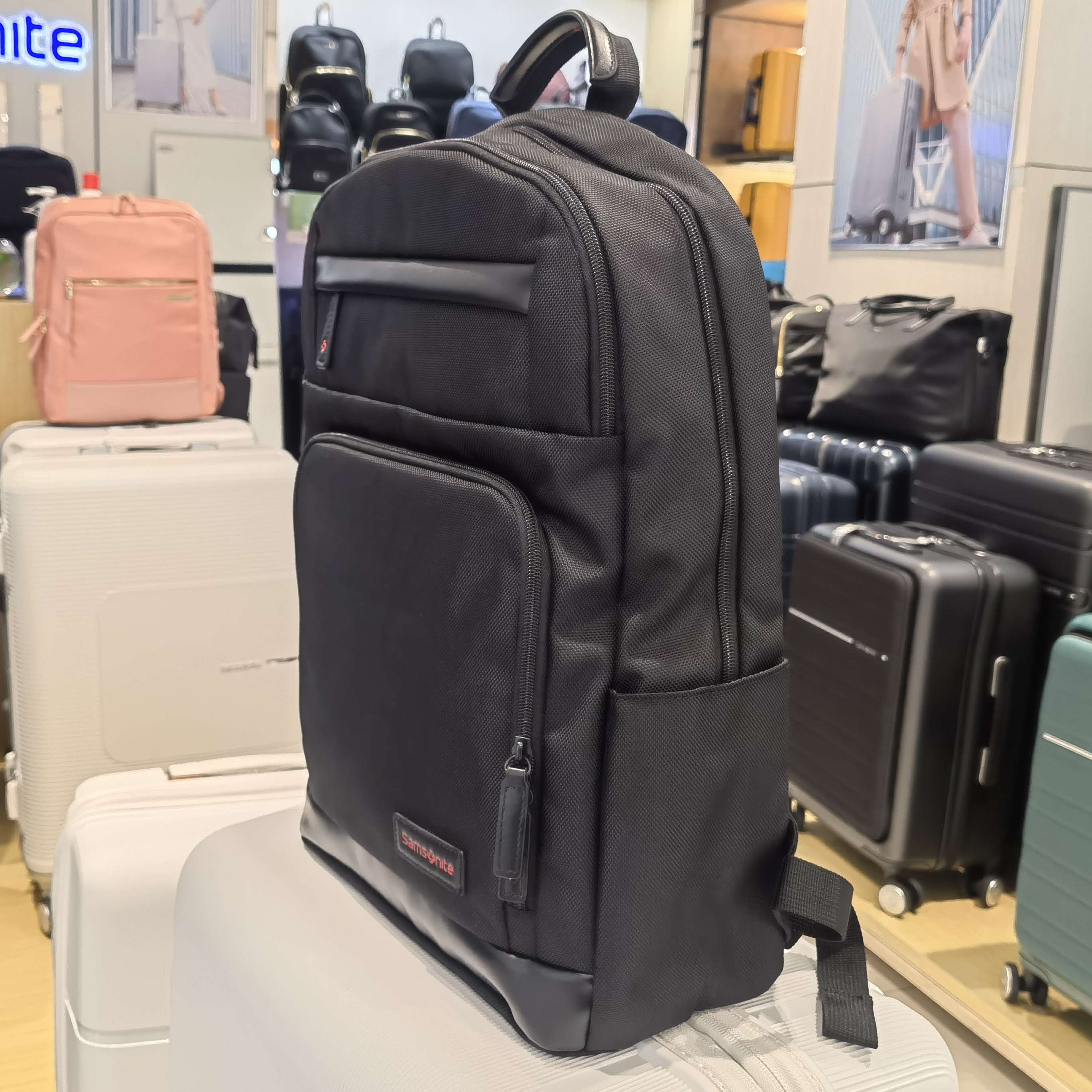 サムソナイト 多機能パソコンリュック