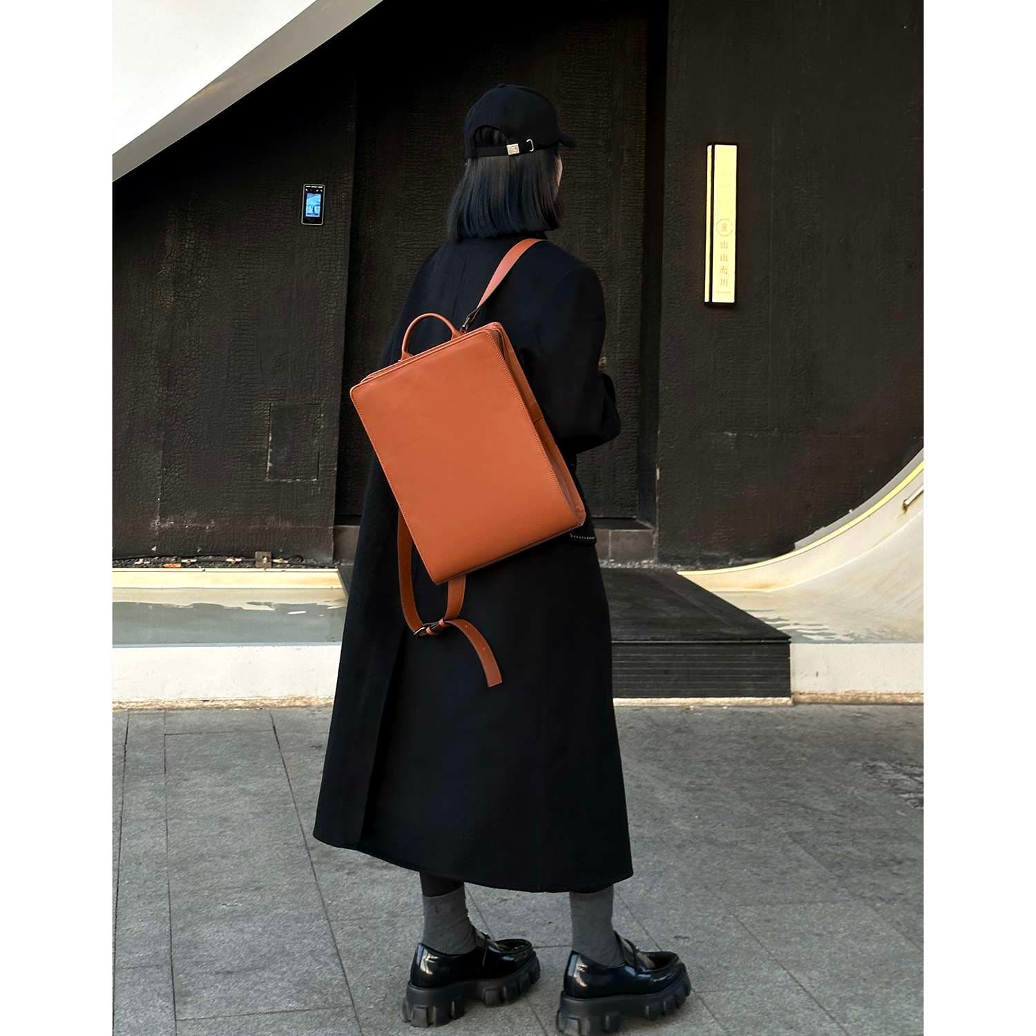 パソコンリュック ミニマリストのための都会派リュック