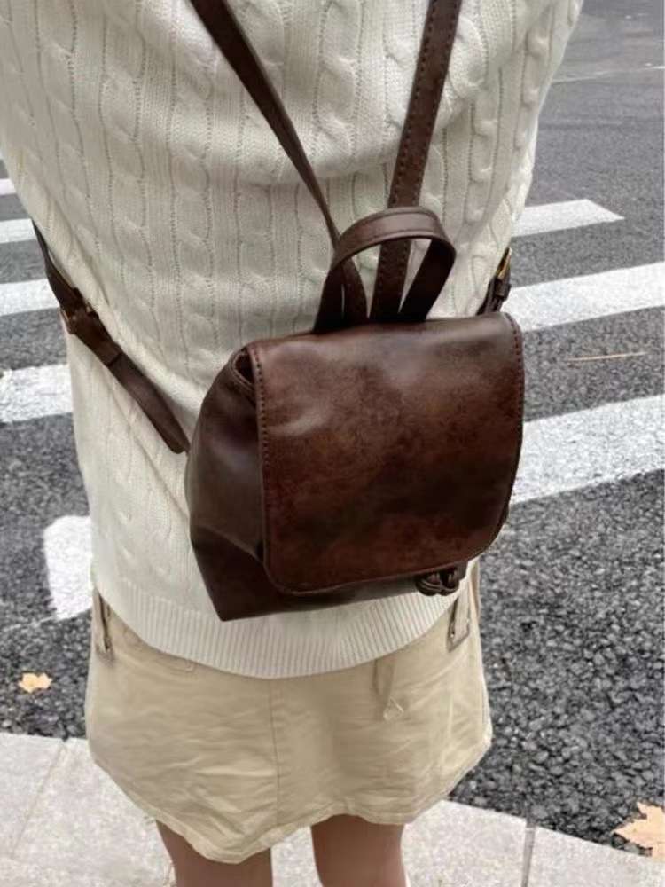 パソコンリュック スタイリッシュ革製コンパクトバックパック