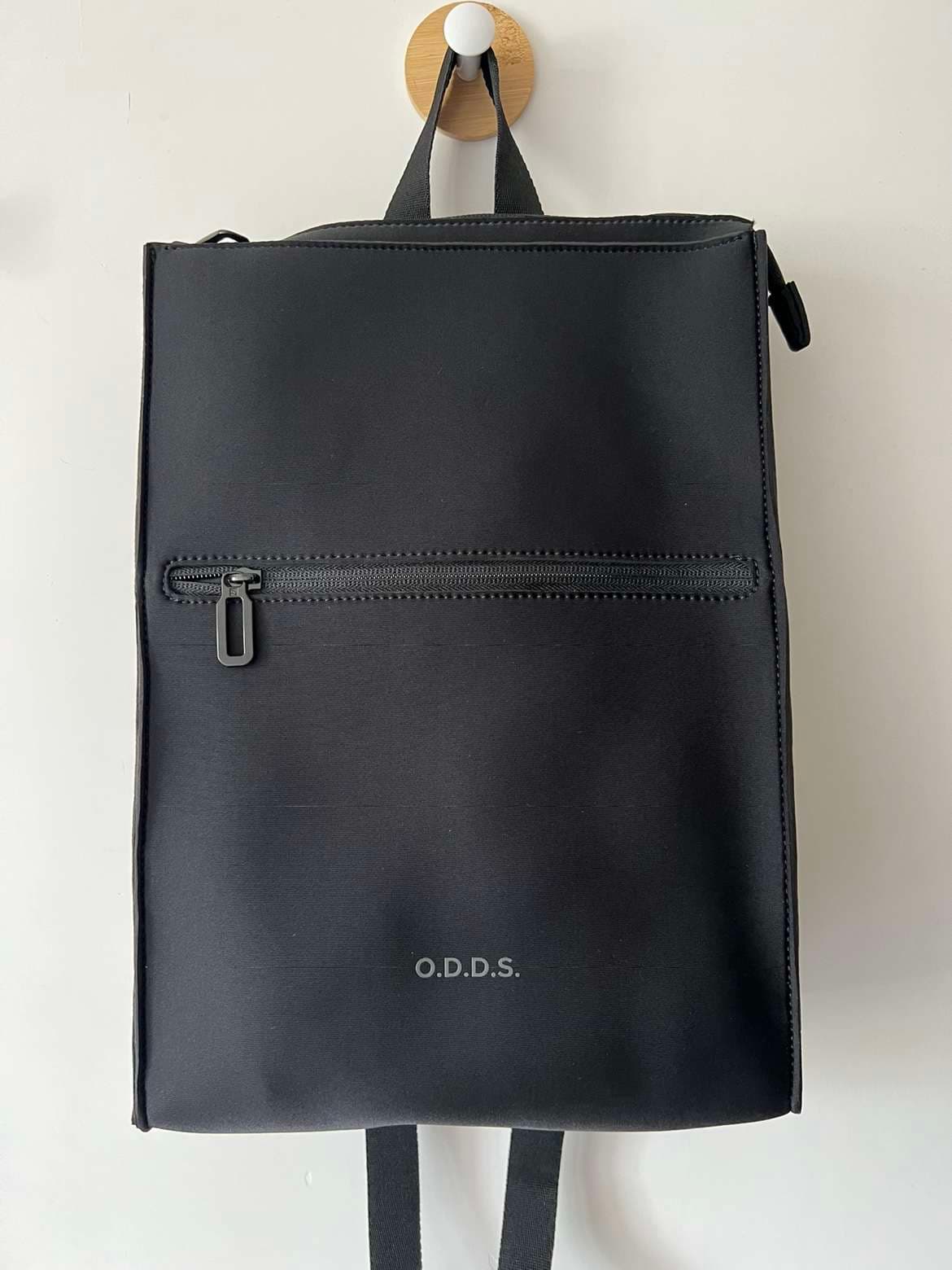 パソコンリュック シンプル洗練スリムリュック