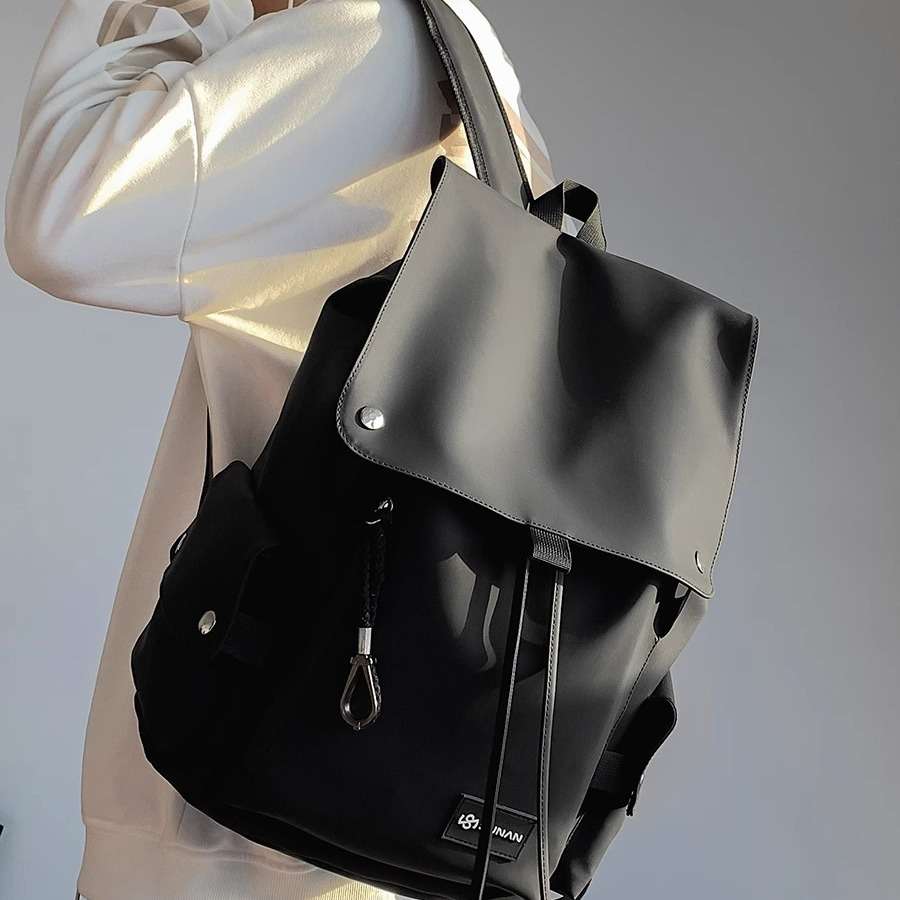 パソコンリュック モダンミニマルブラックレザーバックパック