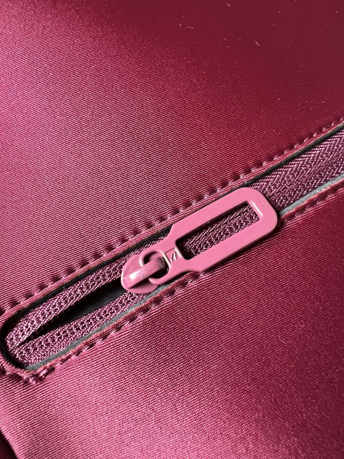 パソコンリュック シンプル洗練スリムリュック