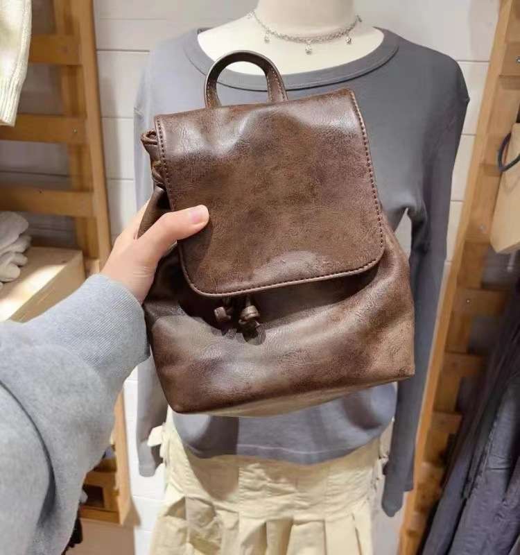 パソコンリュック スタイリッシュ革製コンパクトバックパック