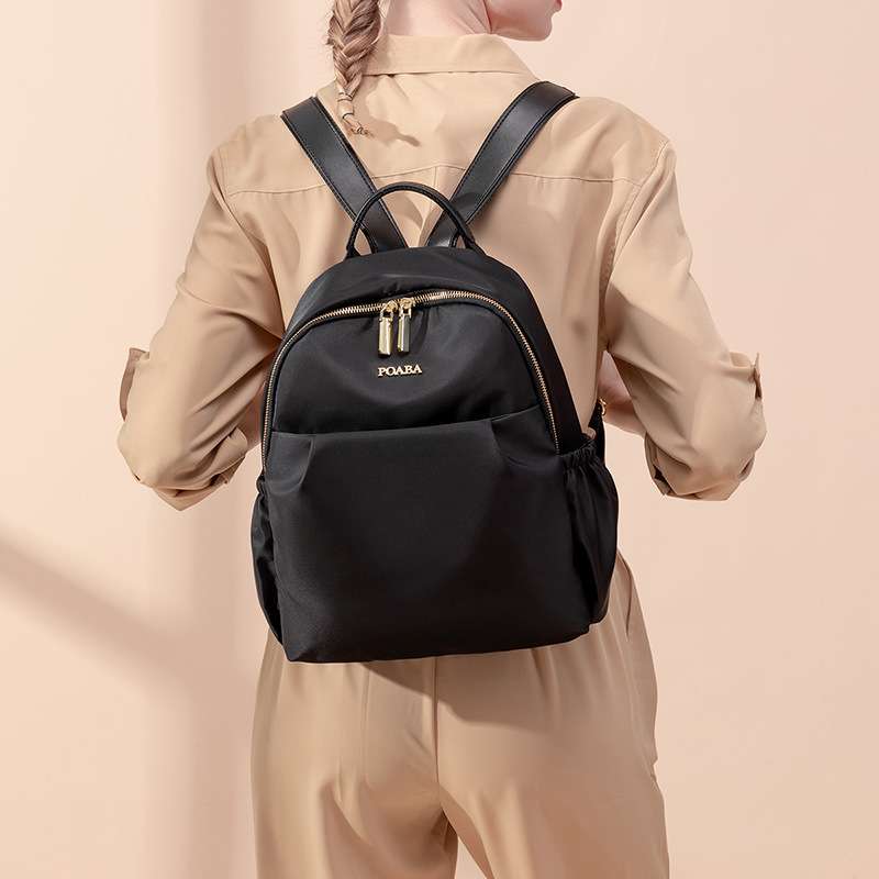ポアラ 上品シンプルパソコンリュック