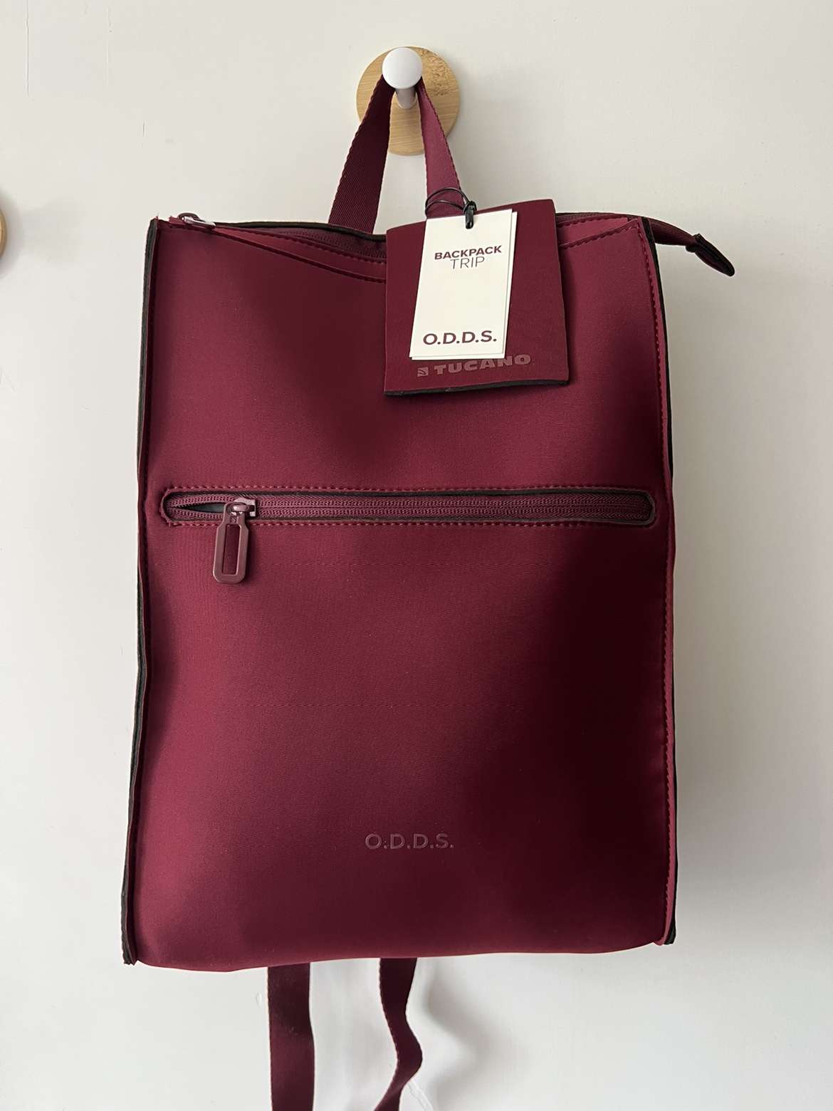 パソコンリュック シンプル洗練スリムリュック