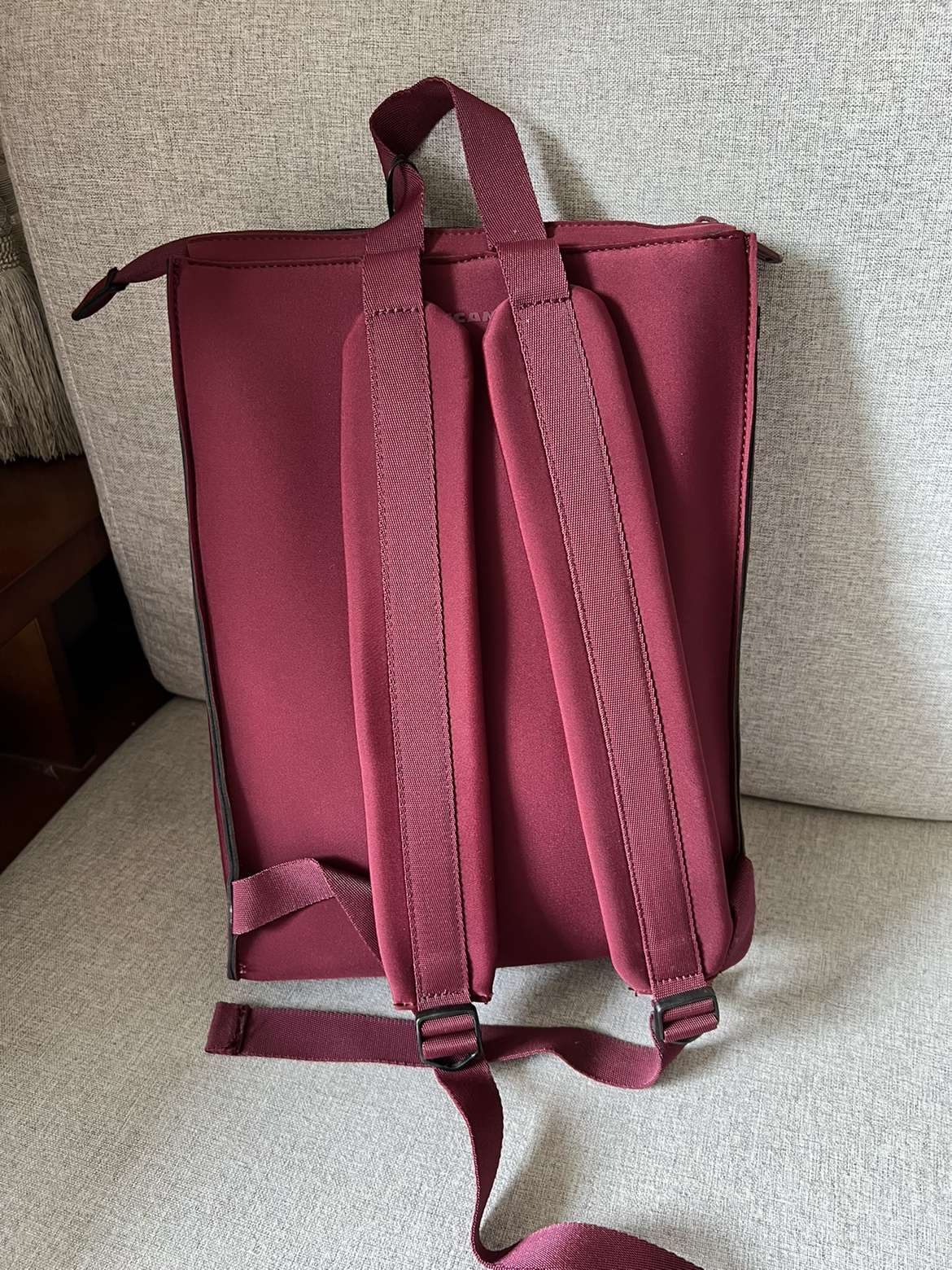 パソコンリュック シンプル洗練スリムリュック